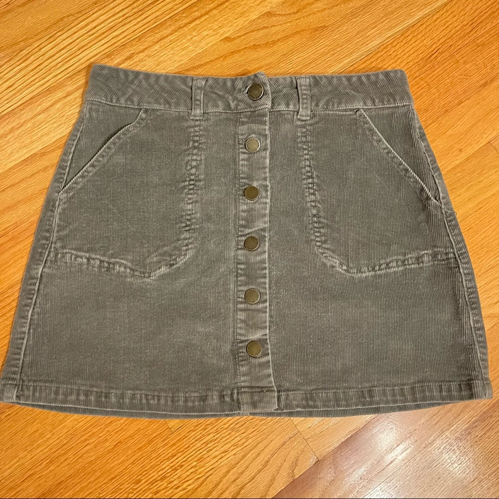 Jolt olive green corduroy button up skirt size 9/29 with pockets